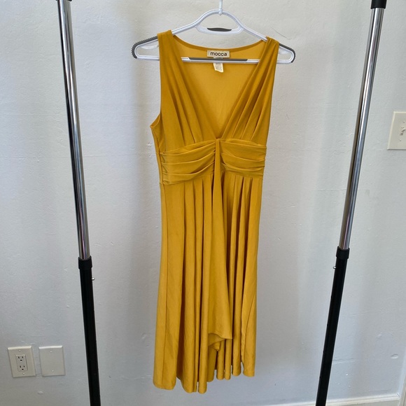 MOCCA Yellow V-Neck Ruched Flowy Midi Dress - Picture 5 of 5